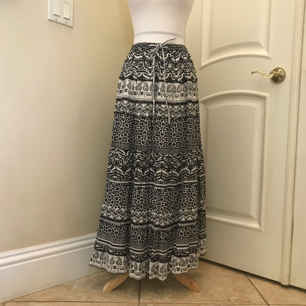 Jane Ashley black / white cotton boho maxi skirt